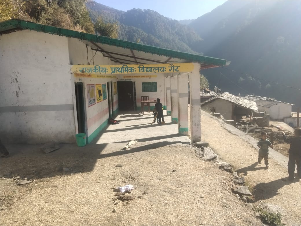 गैर-मुंगरसंती स्कूल की स्थिति वास्तव में चिंताजनक है।